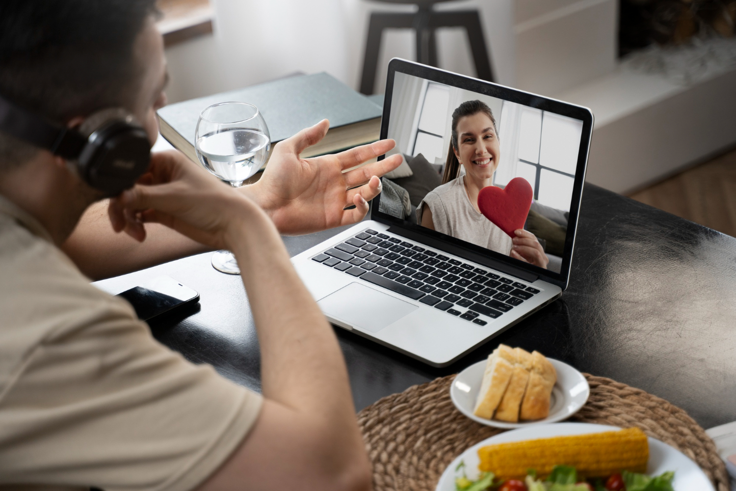 How to Handle a Long-Distance Relationship - Scaling Up Excellence